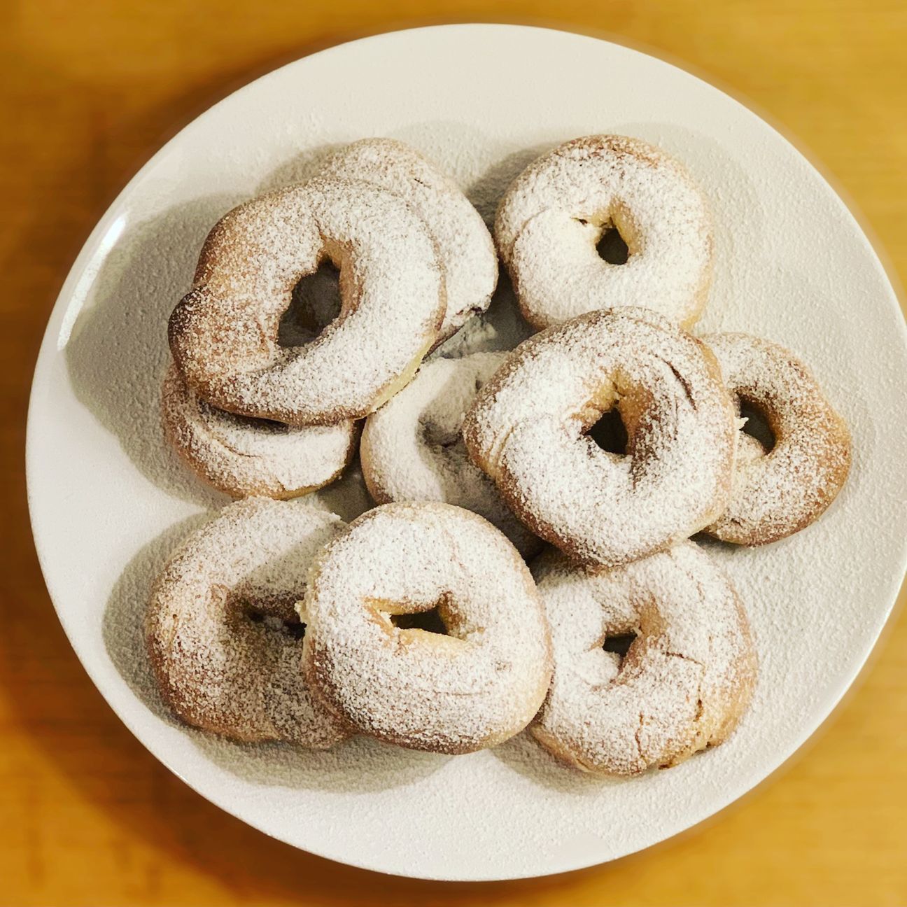 Ciambelle di carnevale al limone