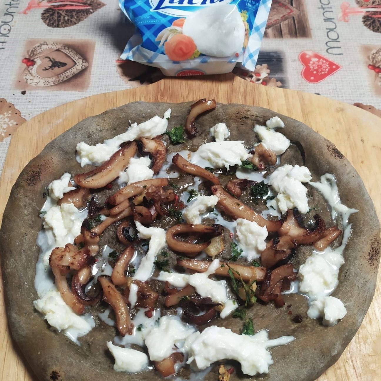 Pizza al nero di seppia
