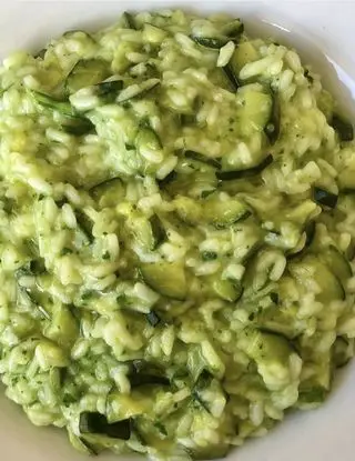 Ricetta RISOTTO ALLA ZUCCHINA MANTECATO CON PESTO DI RUCOLA E OLIO ALL’ARANCIA  di pepeesale