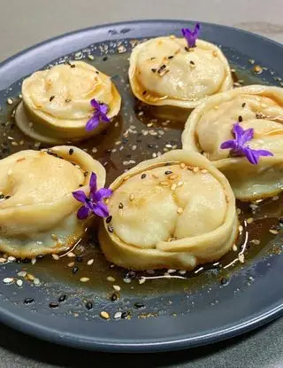 Ricetta RAVIOLI DI PESCE CON SALSA SPICY 🥟
~~~~~~~~~~~
Ma che ve lo dico a fare? 😂 di Ricette_sane_ma_poco_tristi