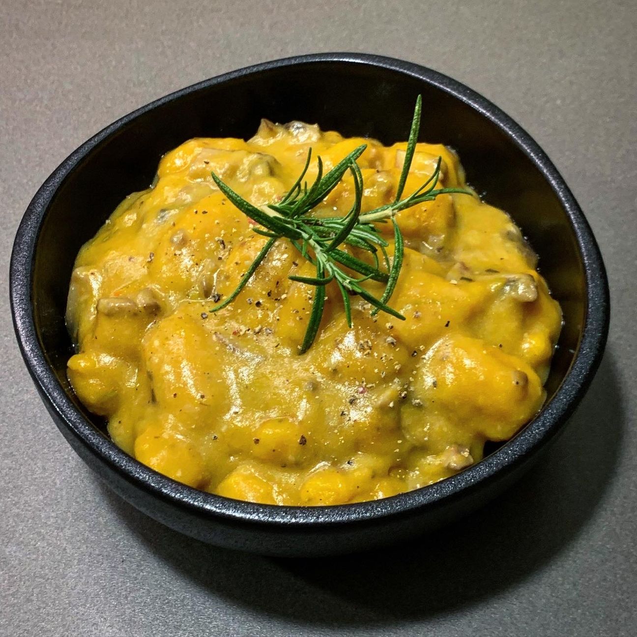 GNOCCHI ALLA ZUCCA CON SUGO AI FUNGHI