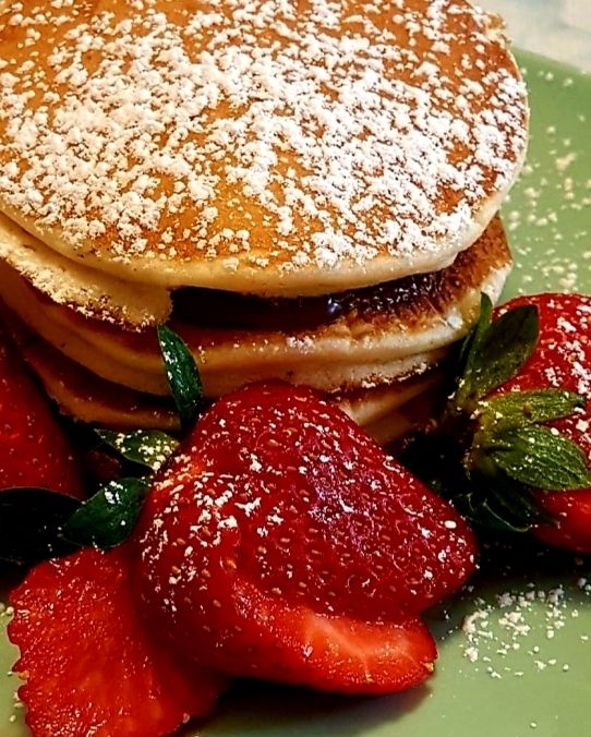 Pancake fragole e crema di nocciole