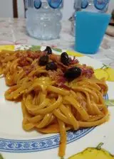 Ricetta Linguine con crema di peperoni, pancetta e olive