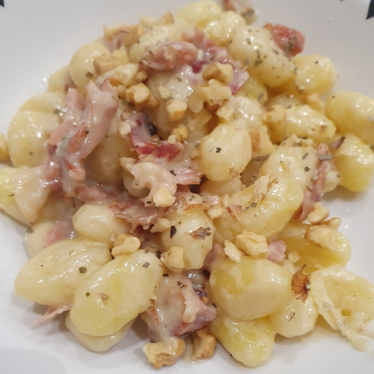 Gnocchi con speck,gorgonzola e noci