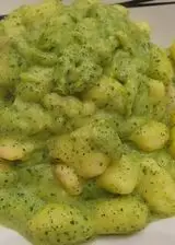 Ricetta Gnocchi con crema di zucchine e gamberetti