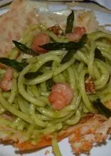 Ricetta Spaghettoni con pesto di asparagi e gamberetti