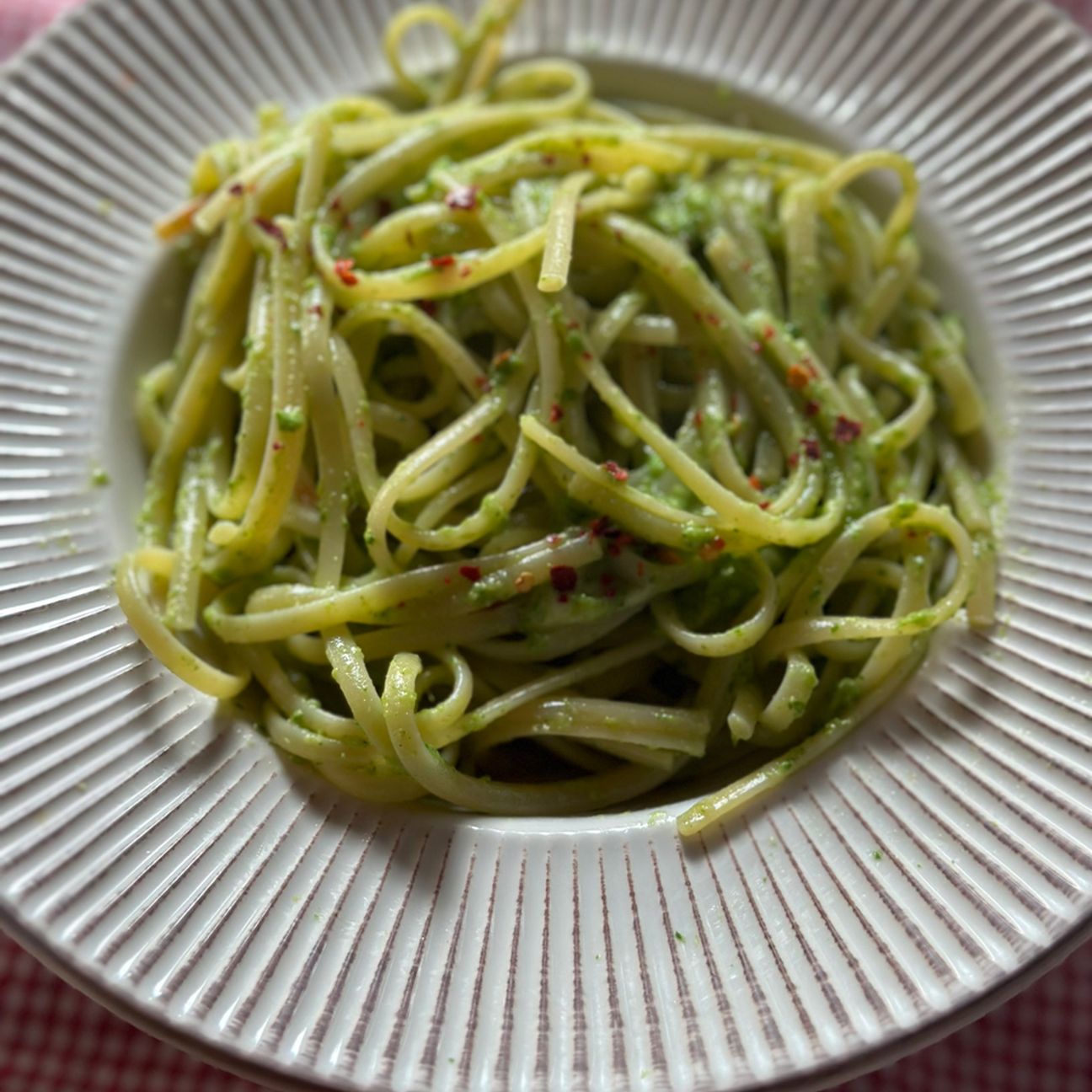 SPAGHETTI CON PESTO DI RUCOLA E ZUCCHINE