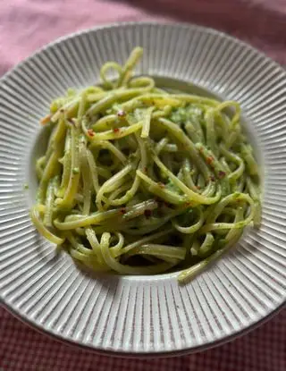 Ricetta SPAGHETTI CON PESTO DI RUCOLA E ZUCCHINE di gztpz6j4dh