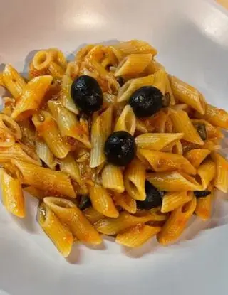 Ricetta Mezze Penne rigate alla Puttanesca!(vers.senza capperi!) di maira.falcone