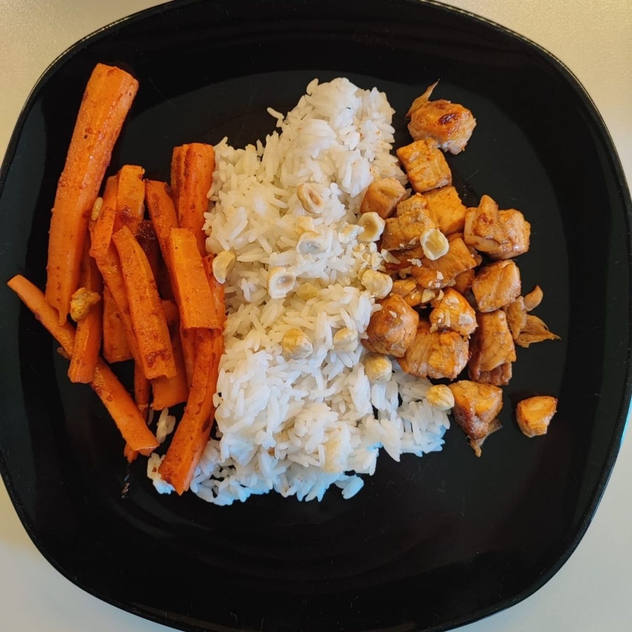 Salmone marinato con riso e Carote alla paprika