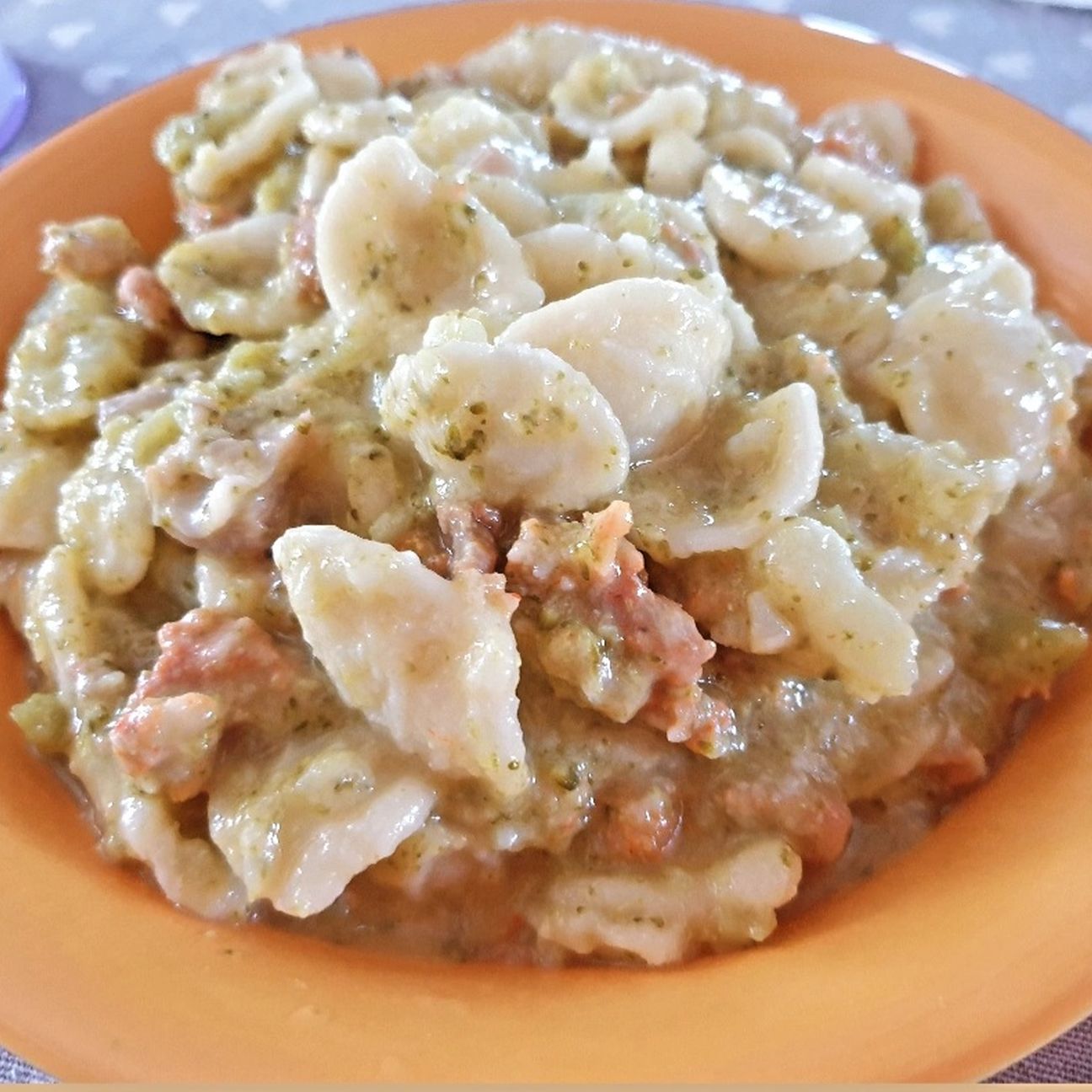 Orecchiette con broccoli e salsiccia