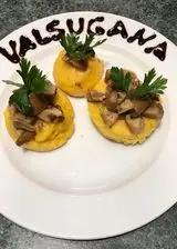 Ricetta Medaglioni di polenta con funghi porcini