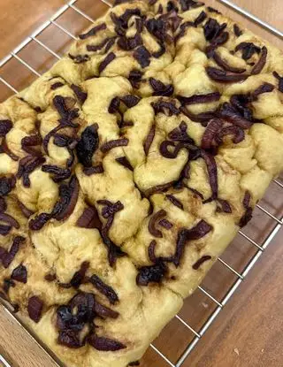 Ricetta Focaccia con cipolle caramellate di alessia.carrara
