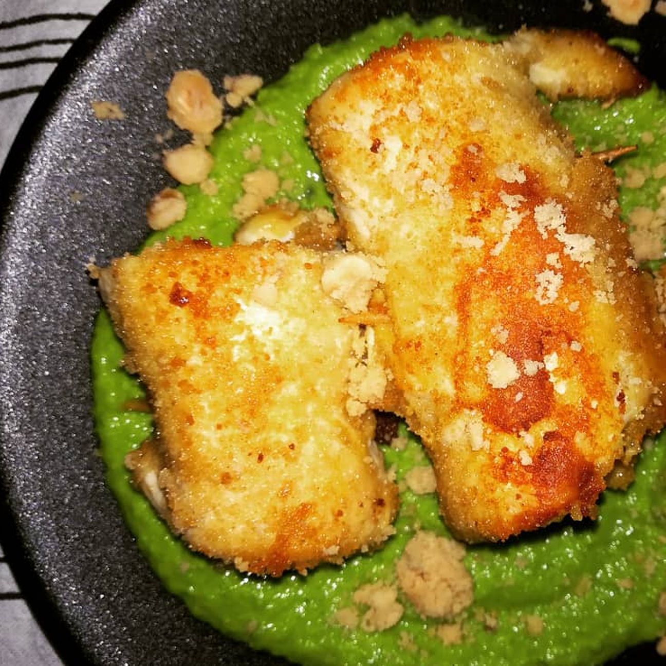 Involtini di pollo con crema di piselli