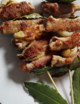 Ricetta Involtini di carpaccio di vitello profumati con alloro e cipolla di anna_maria094