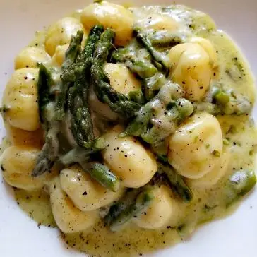 Ricetta Gnocchi di patate con asparagi e crema di taleggio di anna_maria094