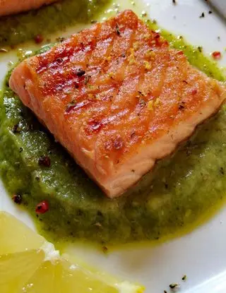 Ricetta Salmone alla piastra su crema di zucchine di anna_maria094