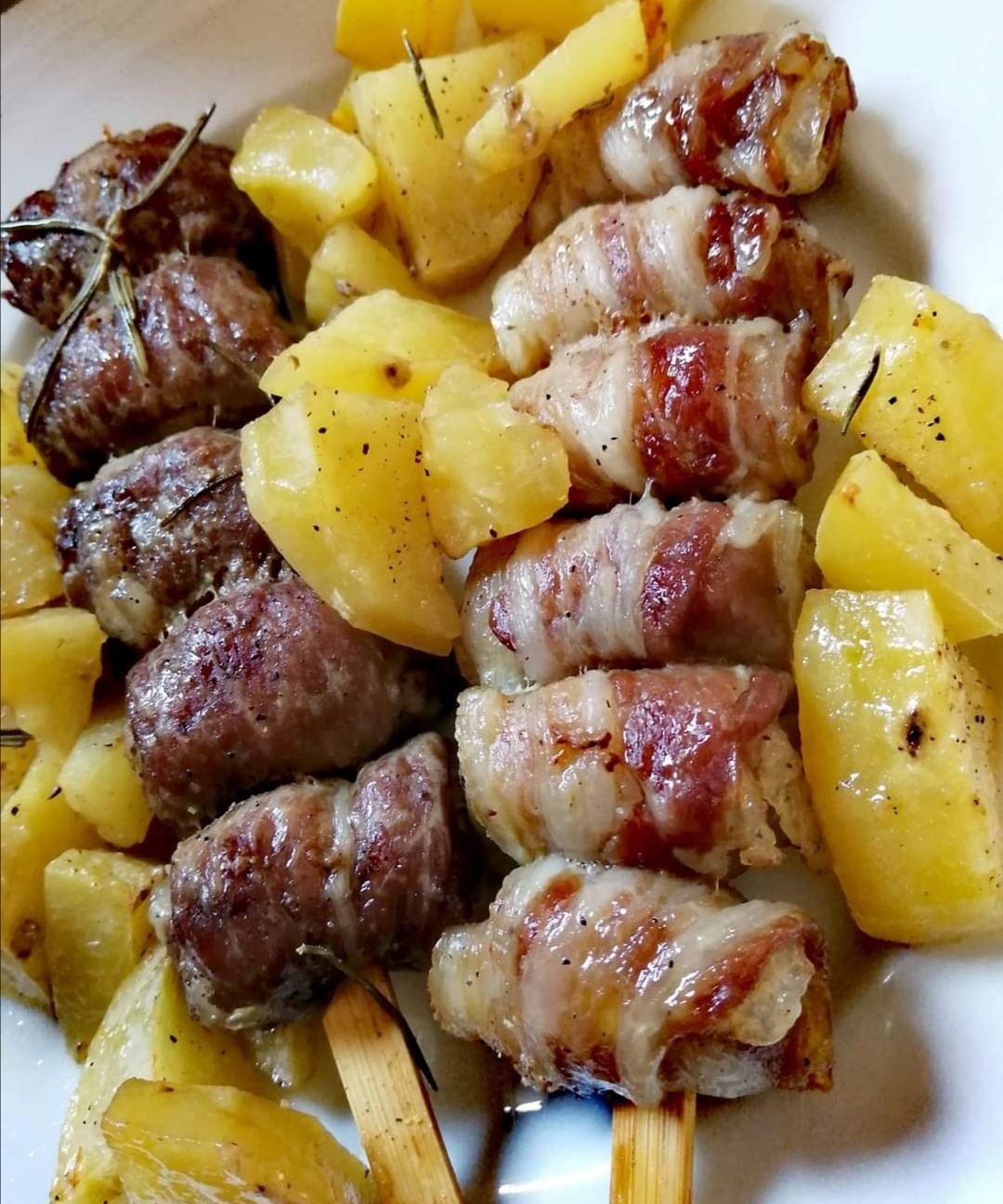 Paccanelli foggiani e involtini con salsiccia e pancetta.