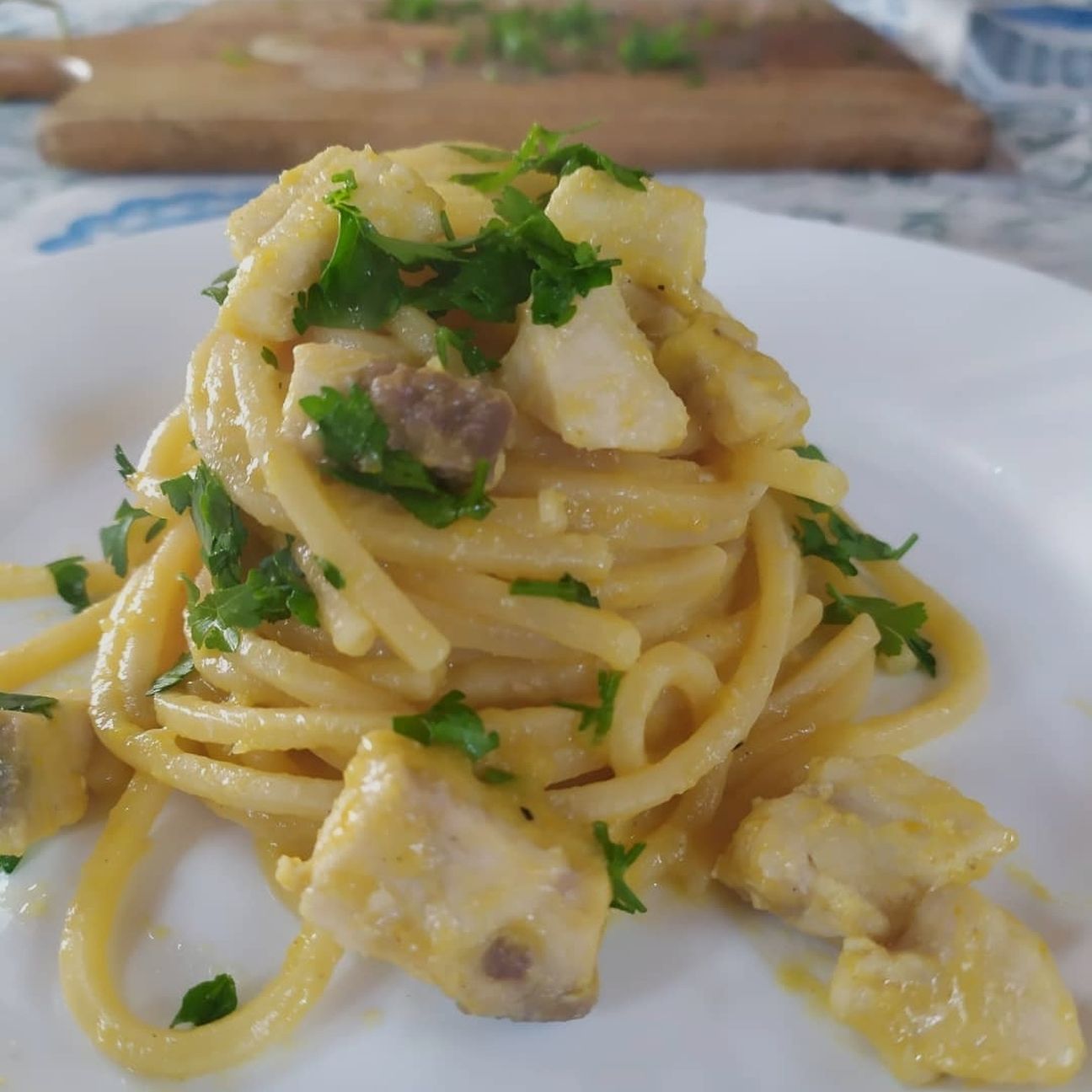 Spaghettone datterino giallo e spada