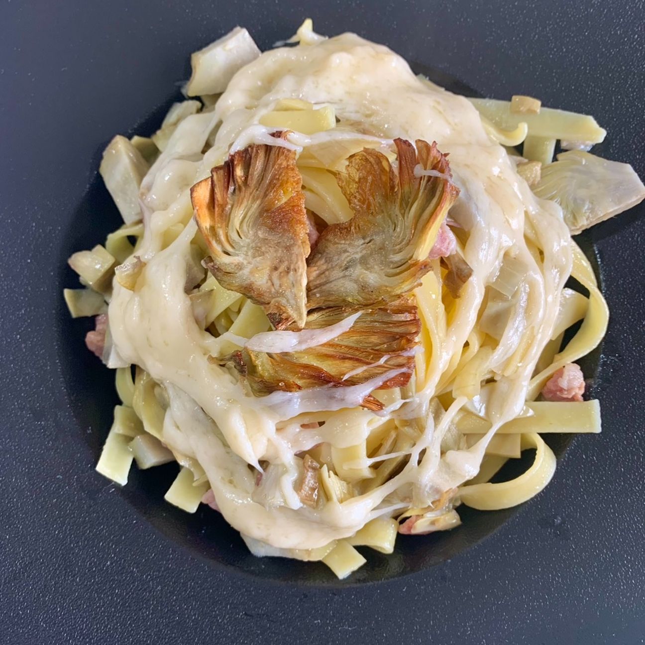 Tagliatelle con pancetta carciofi e fonduta