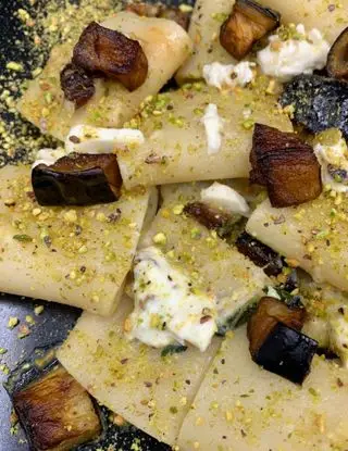 Ricetta Paccheri con pistacchio, burrata e melanzane fritte di Jules