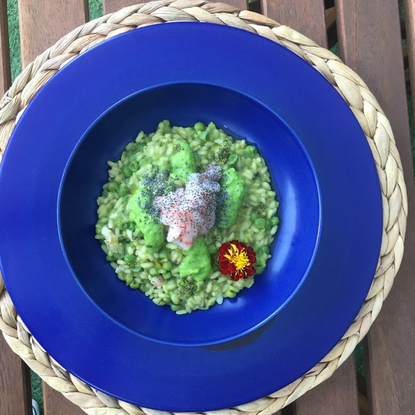 Risotto con piselli e tartare di gambero di Mazara del Vallo.