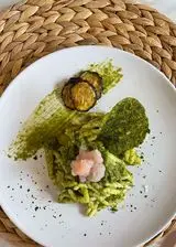 Ricetta Trofie al pesto verde con tartare di gambero e corallo di parmigiano e basilico