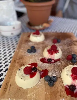 Ricetta Panna cotta con salsa ai frutti di bosco di erikariserbato