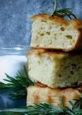 Ricetta Focaccia veloce e senza impasto con cipolle