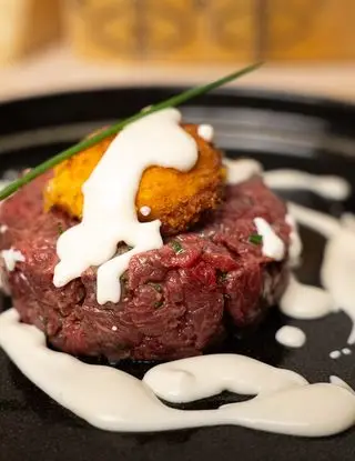 Ricetta Tartare con tuorlo croccante e fonduta al Grana Padano di granapadano