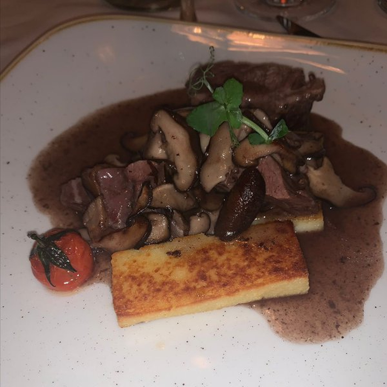 Vitello con funghi e polenta