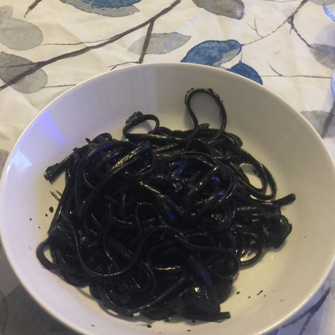 Linguine al nero di seppia e seppie fresche