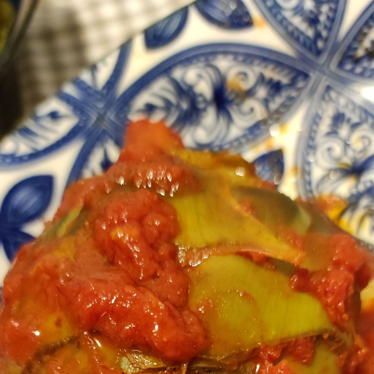 Carciofi al sugo ripieni