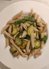 Ricetta Penne integrali, zucchine, fiori di zucca e moscardini