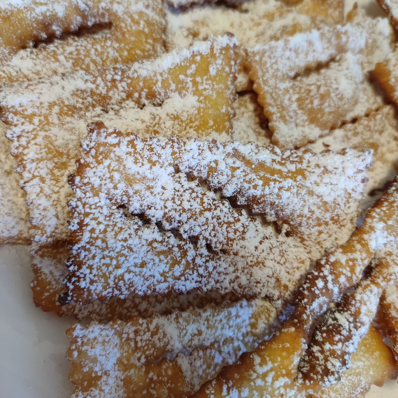 Chiacchiere, frappe, cenci... Chiamale se vuoi emozioni!