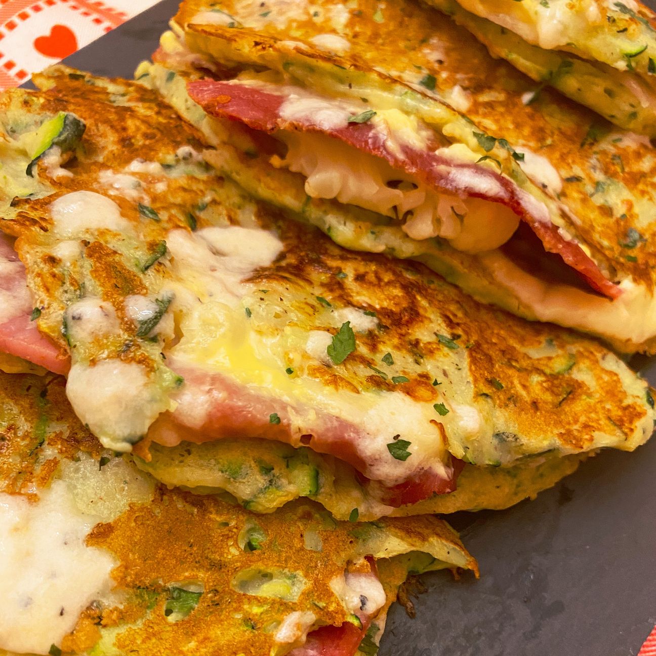 Crepes di zucchine con cavolfiore, prosciutto crudo, maionese e formaggio Asiago