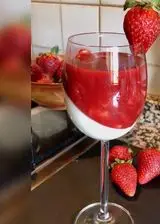 Ricetta Panna cotta alla vaniglia con coulis di fragole