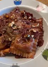 Ricetta Ravioli salsiccia e funghi con cipolla rossa e vino rosso