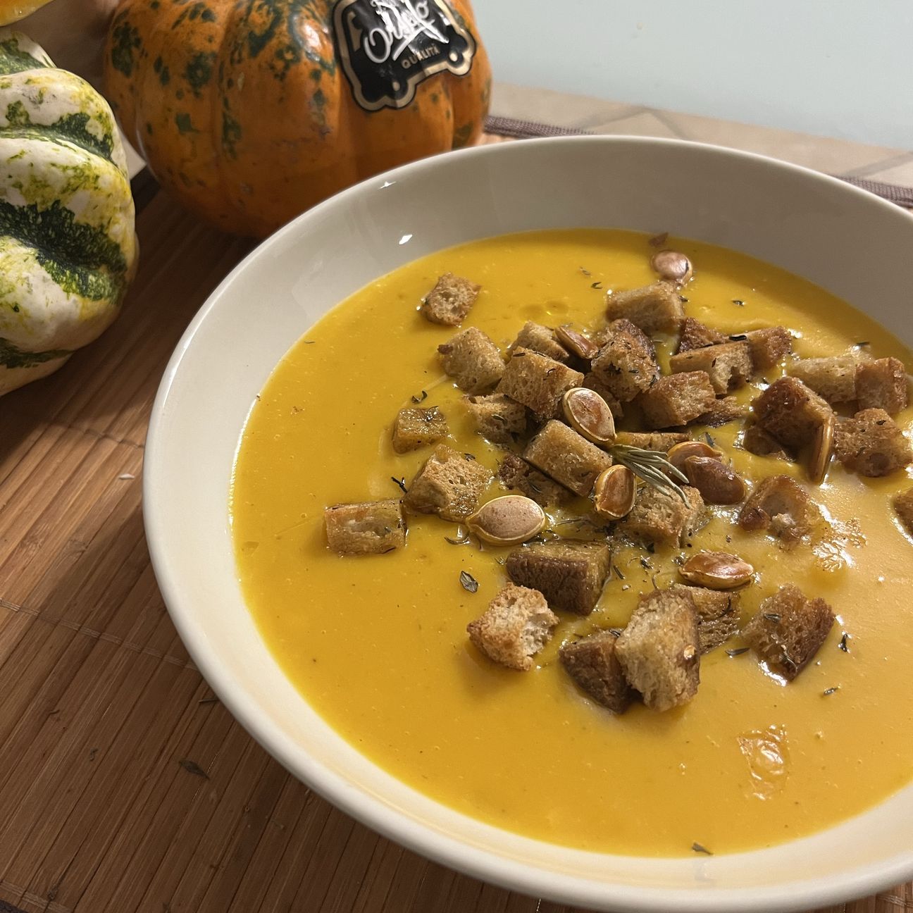 Vellutata di zucca con pane aromatizzato al rosmarino