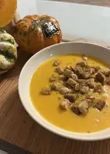 Ricetta Vellutata di zucca con pane aromatizzato al rosmarino