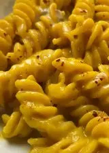Ricetta Fusilli di ceci con crema di cavolfiore giallo, zafferano, patate, crema di gorgonzola