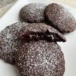 Ricetta Biscotti al cacao con composta di Lamponi e Gelso Le Conserve della Nonna