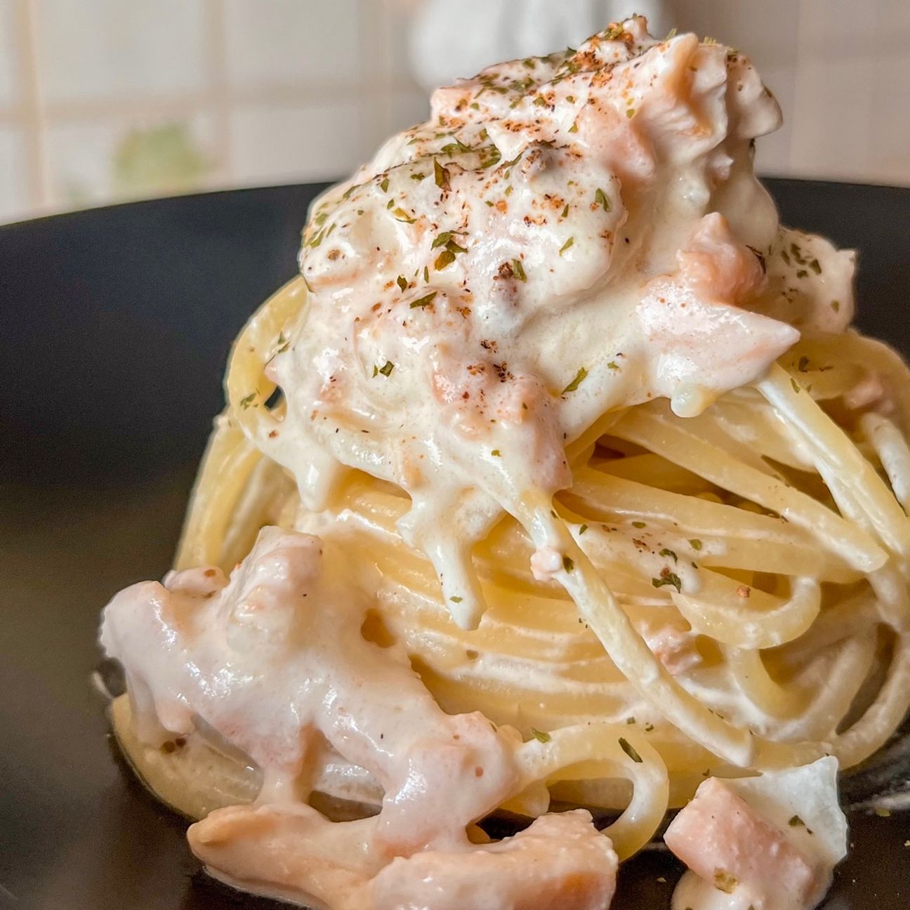 Spaghetti panna, cipolla, salmone