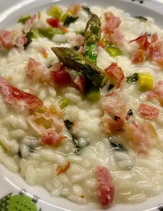 Ricetta Risotto mantecato al Camembert con asparagi, cavolo nero e bacon croccante di giadaconti
