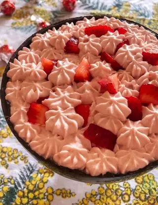 Ricetta Uovo di pasqua con colomba e mousse di fragole di giadaconti