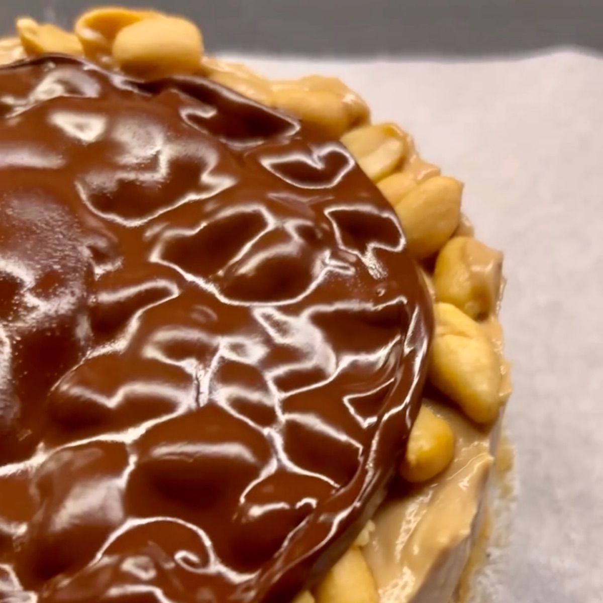 Cheesecake Senza Glutine con arachidi salate e cioccolato fondente