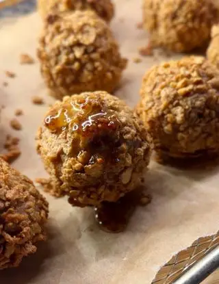 Ricetta Polpette di tacchino e suino con copertura ai cornflakes e salsa di senape e miele di giadaconti