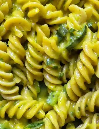Immagine ricetta Fusilli con crema di zucchine, zafferano, rucola e menta