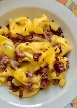 Ricetta Tortelloni ai funghi porcini con crema di patate e salsiccia