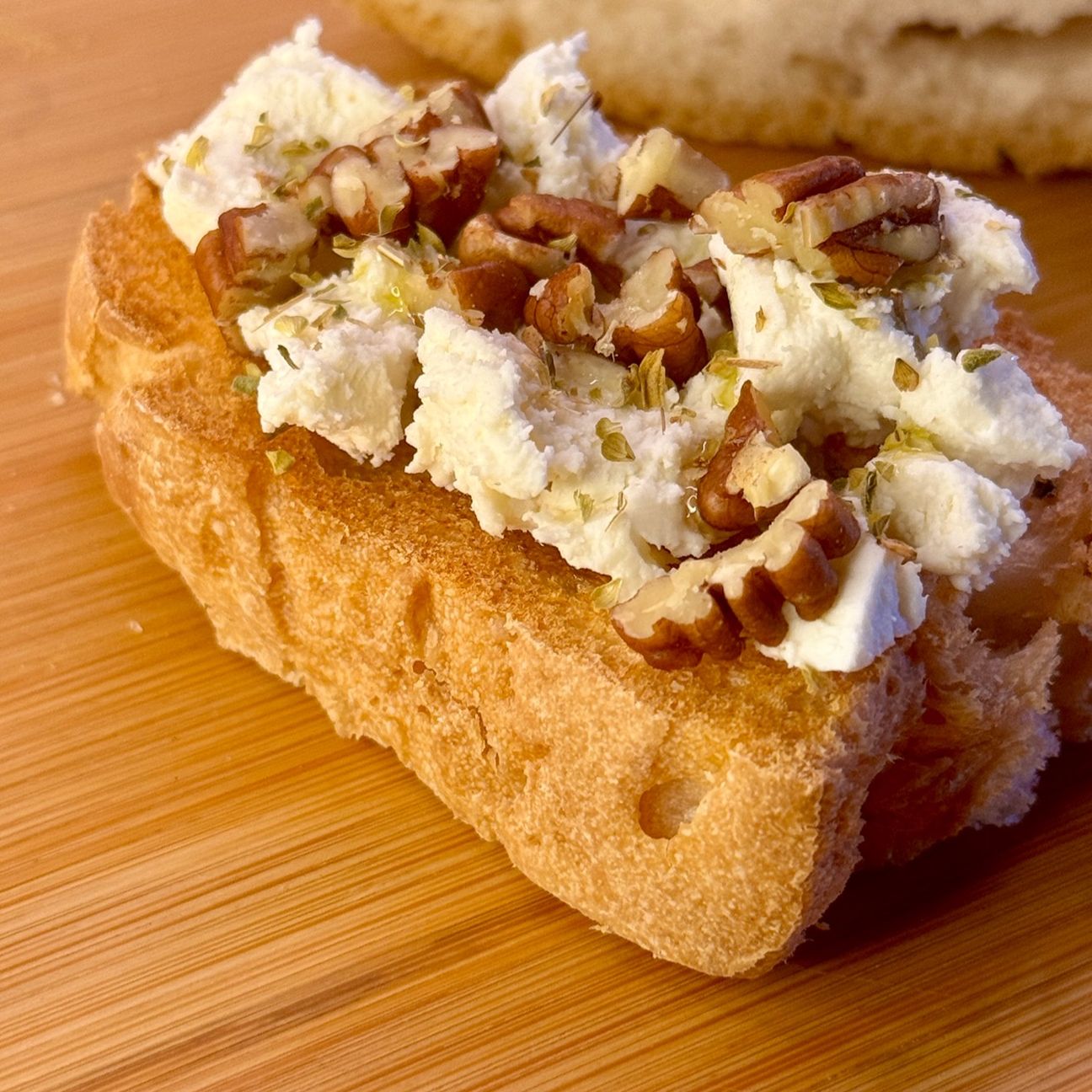 Crostone ricotta, pere, miele, noci